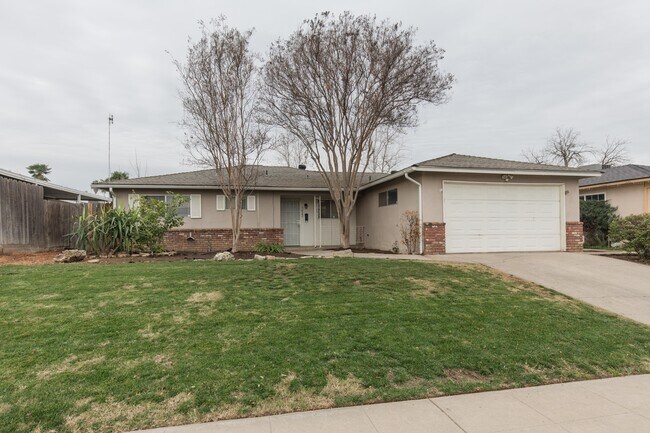 Building Photo - 3022 W San Gabriel Ave