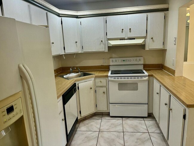 Photo - 536 Shady Pine Way