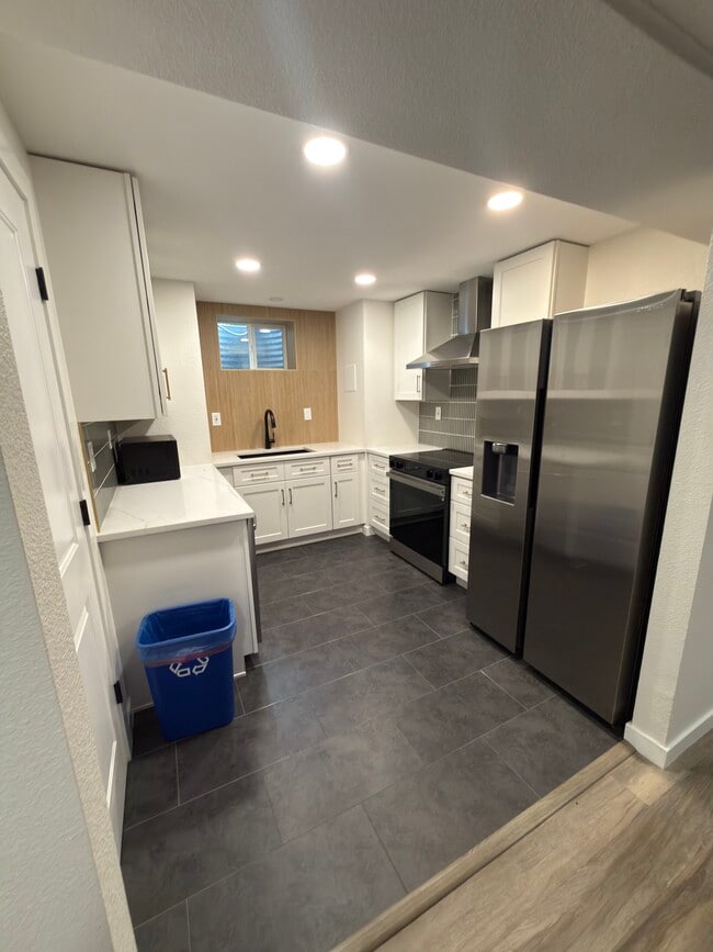 Building Photo - 11867 Keough Dr Unit Downstairs