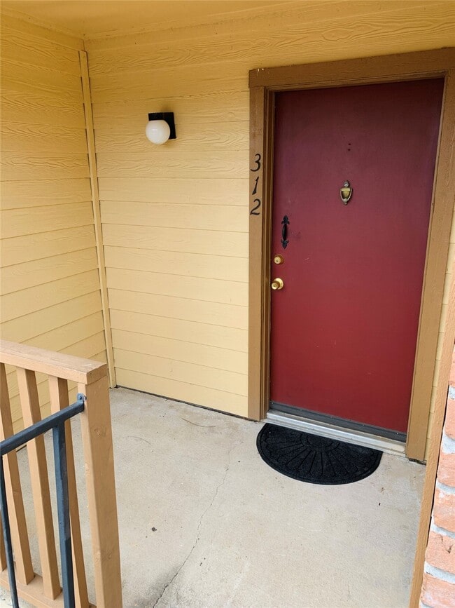Building Photo - 16111 Aspenglenn Dr Unit 312 Rental