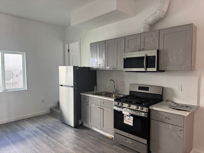 307 E 81st St Unidad 307 1/4