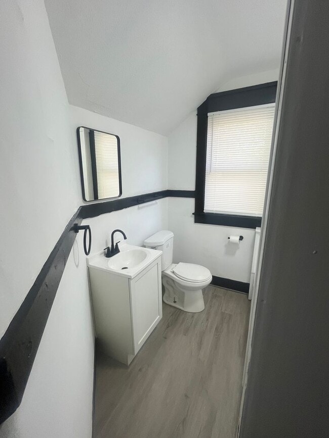 Photo - Gorgeous 3 bedroom fully renovated house!