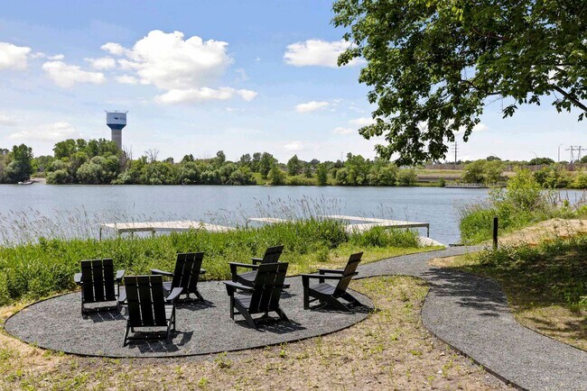 Photo - The Reeve Lakeside