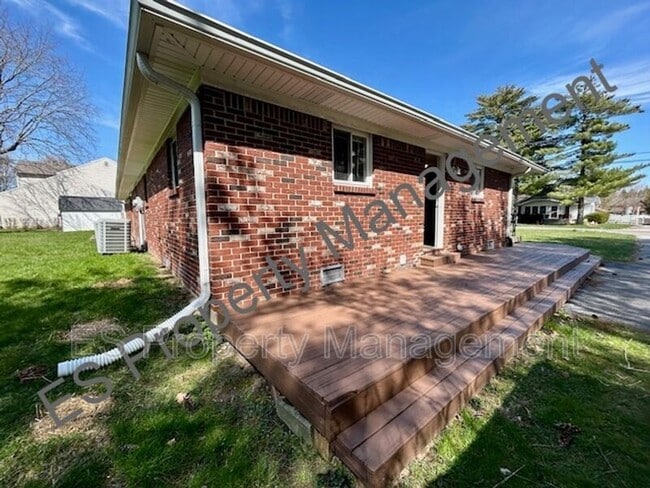 Photo - 2464 Tansel Rd