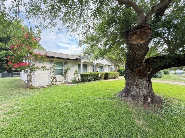 Photo - 2621 Trinity St