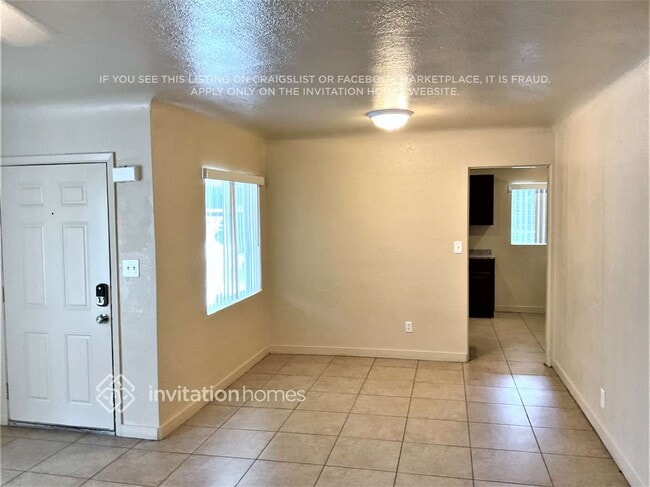 Photo - 527 W 1st St