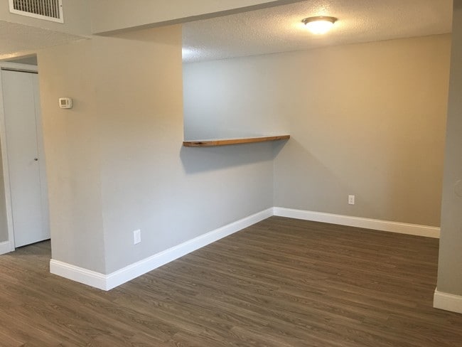 Photo - Creekside Apartments