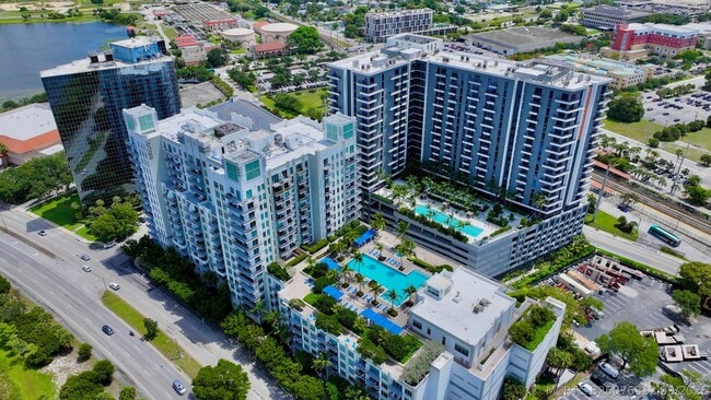 Building Photo - 300 S Australian Ave Unit 703
