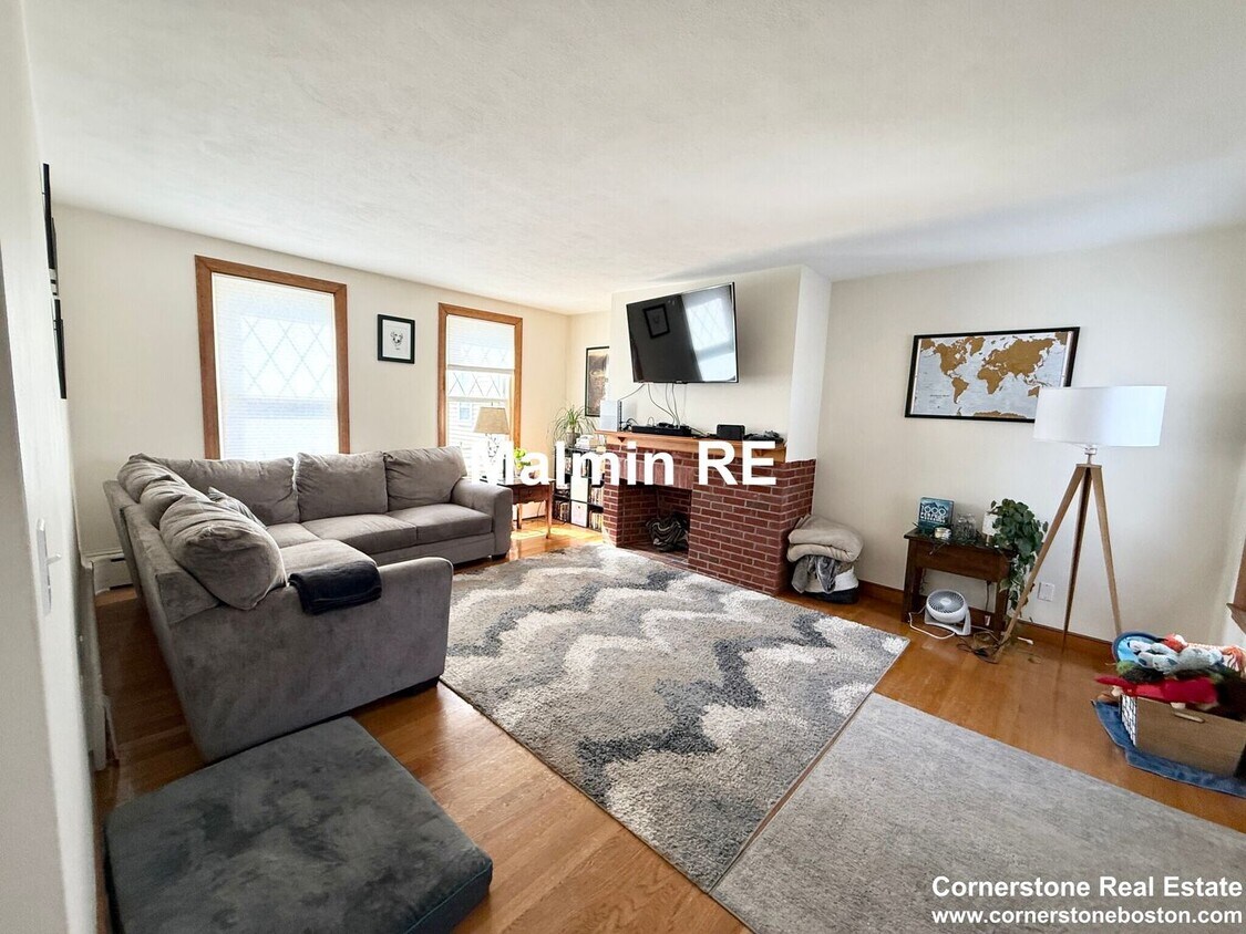 SOUTH BOSTON 2BED / 1.5 BATH WITH 1 PARKIN... - SOUTH BOSTON 2BED / 1.5 BATH WITH 1 PARKIN...