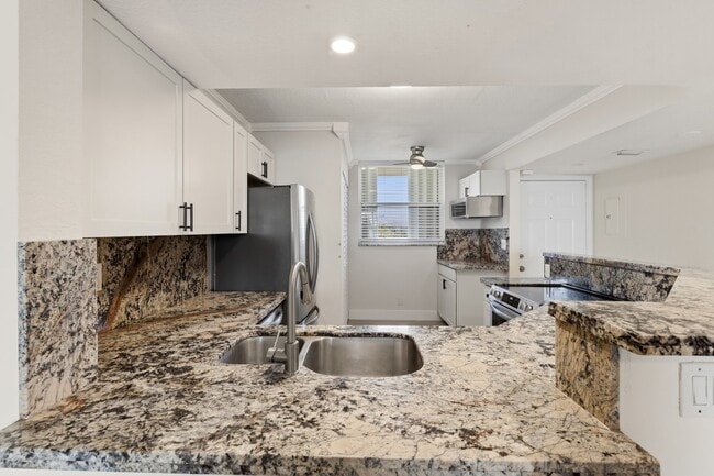 Photo - 115 Lake Emerald Dr Unidad 304