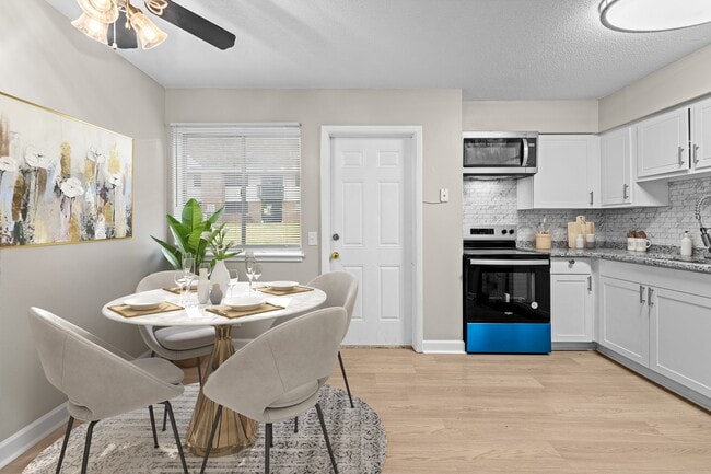 The Pointe at White Oak
