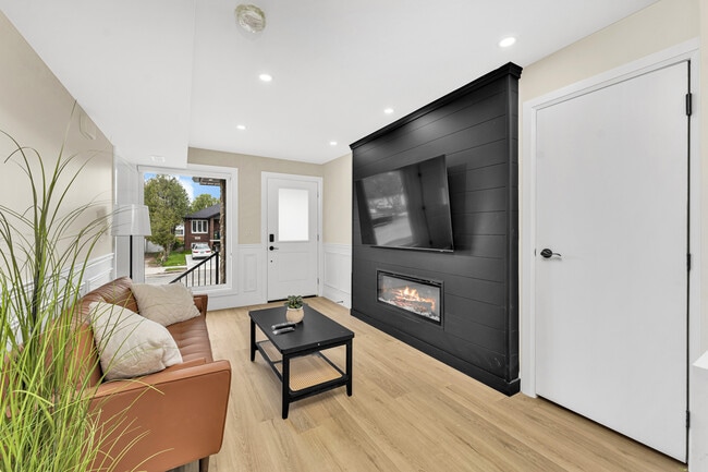 Photo - 982 Campbell Av
