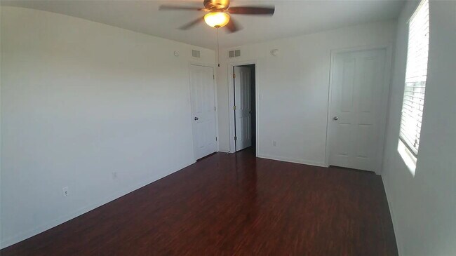"Charming 1-Bedroom Condo Retreat in San Marcos – Perfect Comfort in 500 Sq Ft!"