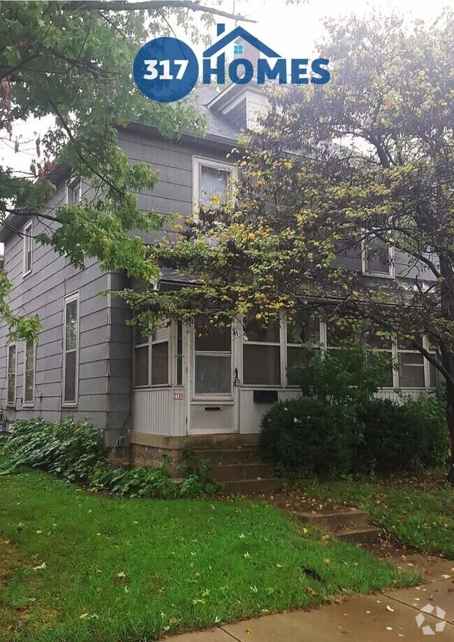 Building Photo - Lovely 2 Bedroom Duplex Rental