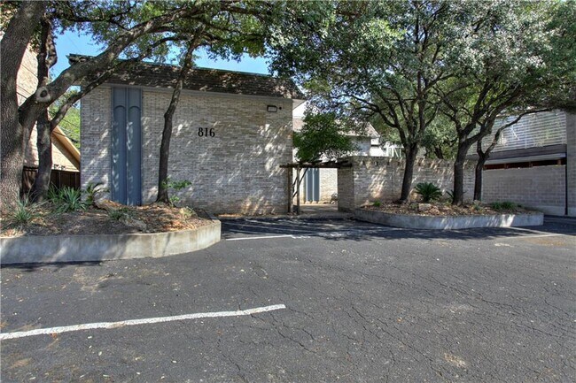 816 W N Loop Blvd Unit 111