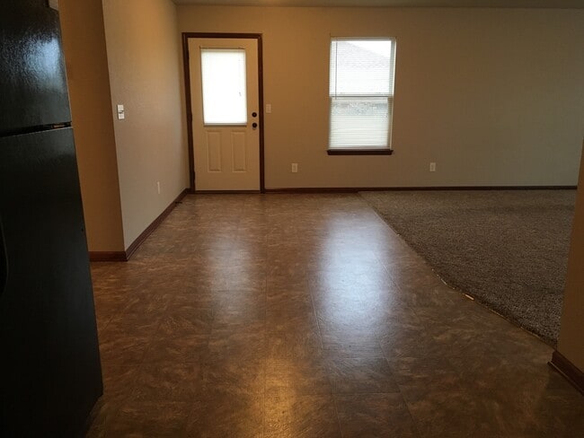 Photo - 3 Bed 2 Bath Single Level Duplex in Lee's Summit
