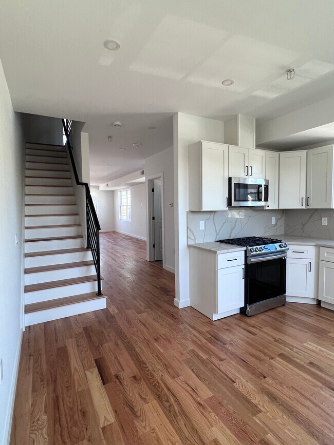 125 Broughton Ave