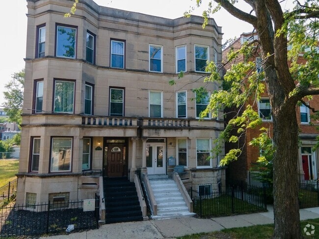 Building Photo - 6136 S Ingleside Ave Unit 3 Rental