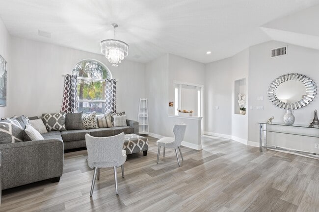 Photo - 700 S Rosemary Ave