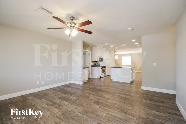Photo - 1001 E Seldon Ln