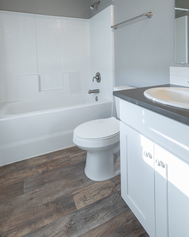 Photo - 924 S Division St