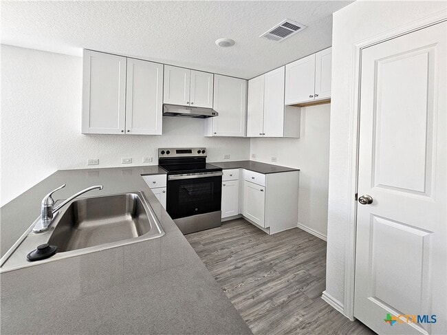 Photo - 805 Riviera Ct