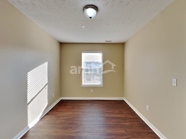 Photo - 5825 Columbia Cir