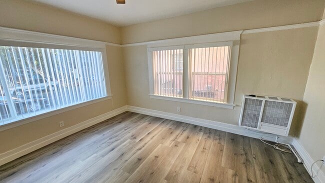 Photo - 1330 W 11th St Unidad 2