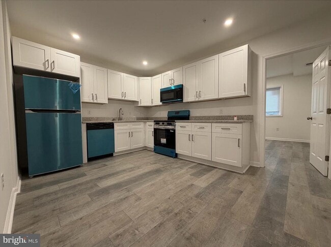 Building Photo - 45 E High St Unit B