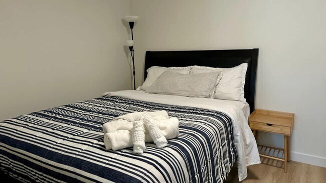 Photo - 7132-7134 34 Ave NW Unit SI ID1588214P