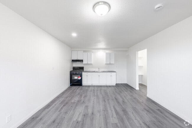 1BR, 1BA - 535SF - Dining Room