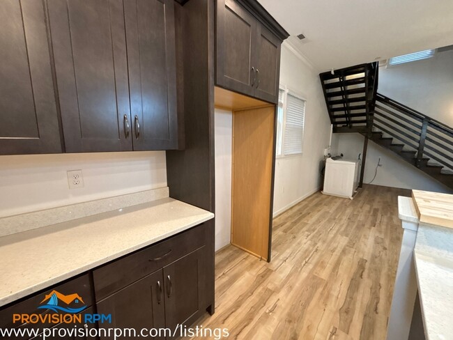Photo - 915 Jackson St