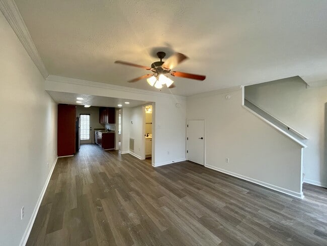 Photo - 111 Old Tavern Cir