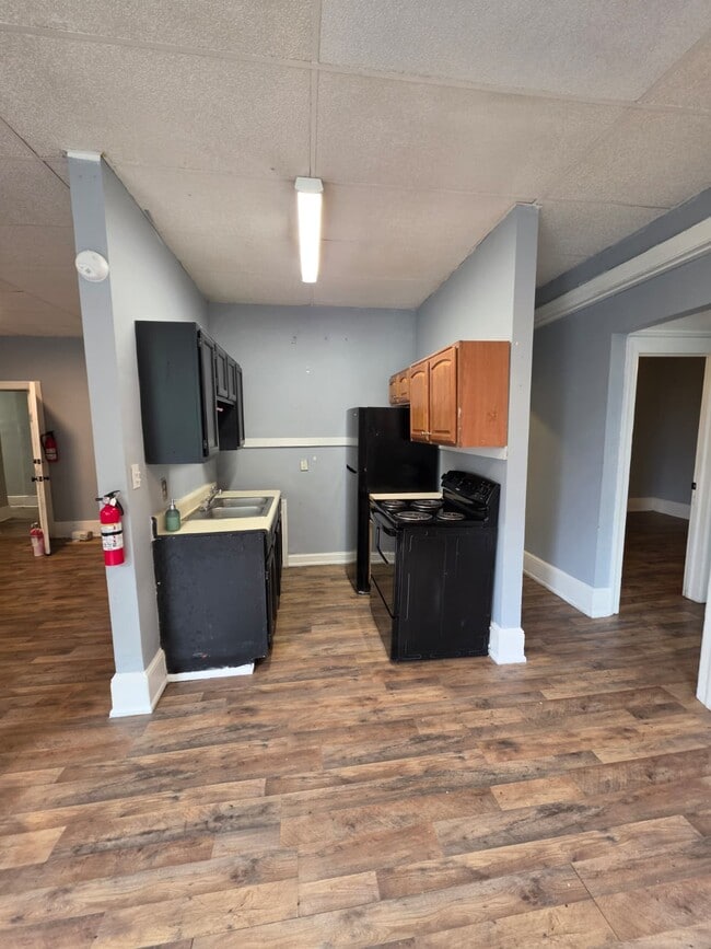 Photo - 72 Lincoln Way W