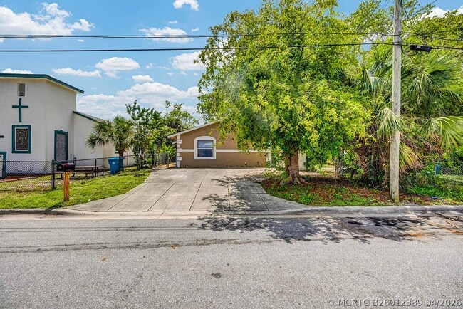 Photo - 336 NE 12th Ave