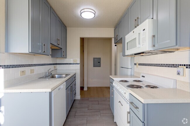 1BR, 1BA - 562SF - Kitchen - 2610 Regent St.