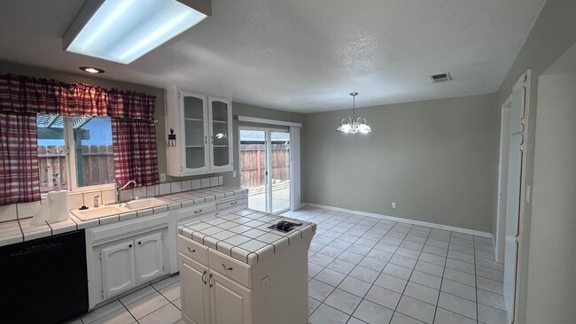 Photo - 1505 Bandera Ln