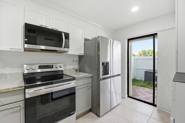 Photo - 642 NE 195th St