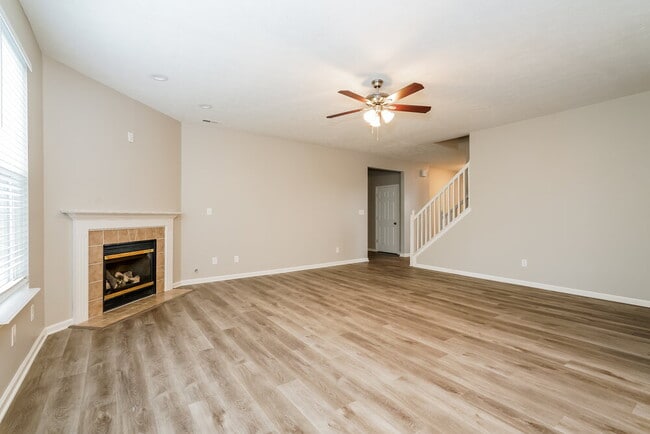 Photo - 6571 Daisy Hill Ct