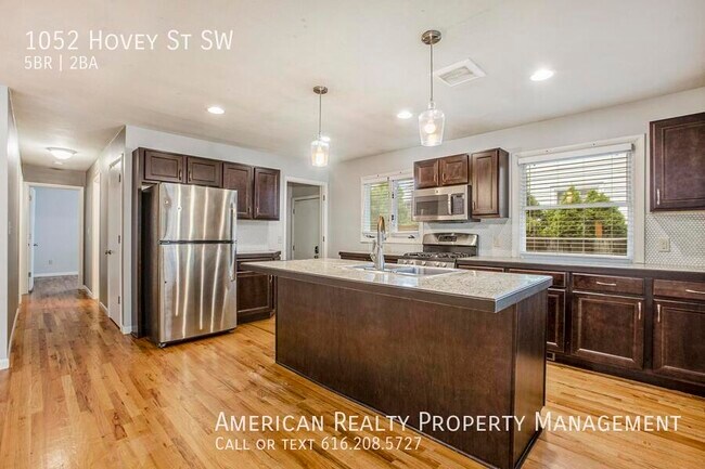 Photo - 1052 Hovey St SW