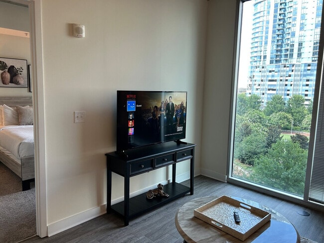 Photo - 357 W Martin Luther King Jr Blvd Unidad ID1344168P