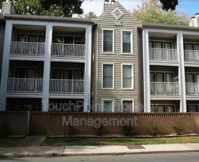Building Photo - 306 S Cedar St Unit 6