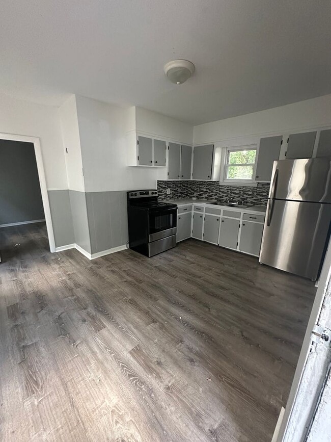 Building Photo - 81 Pine St Unit 2 Rental