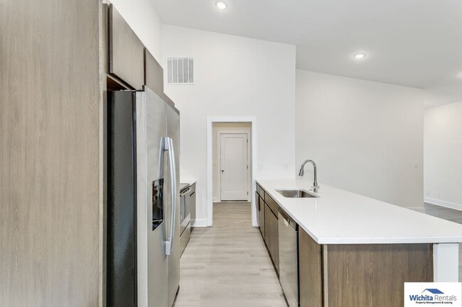 Photo - 3 bed, 2 bath duplex SE Wichita