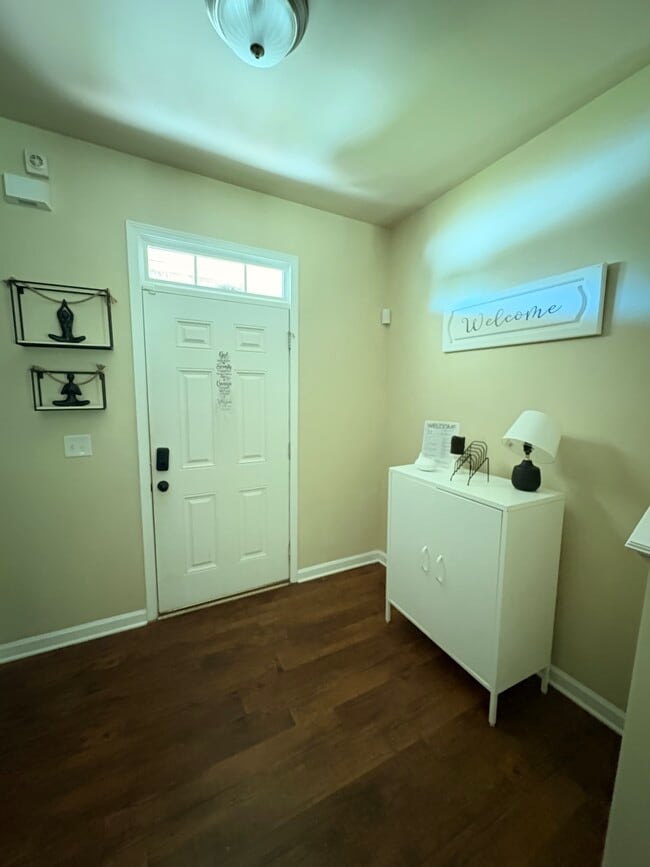 Photo - 8371 Regent St