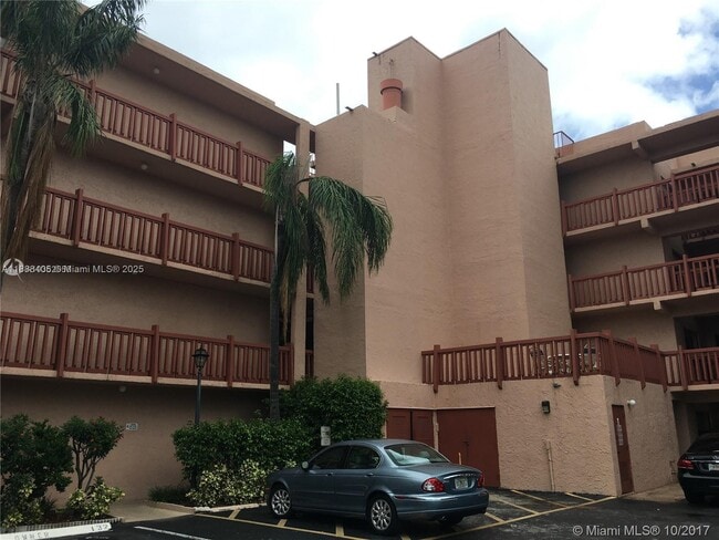 Building Photo - 1021 Mockingbird Ln Unit 209