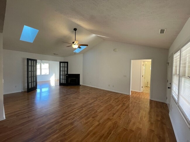 Photo - 3 bedroom, 2 bathroom home in Beau Rivage Plantation!