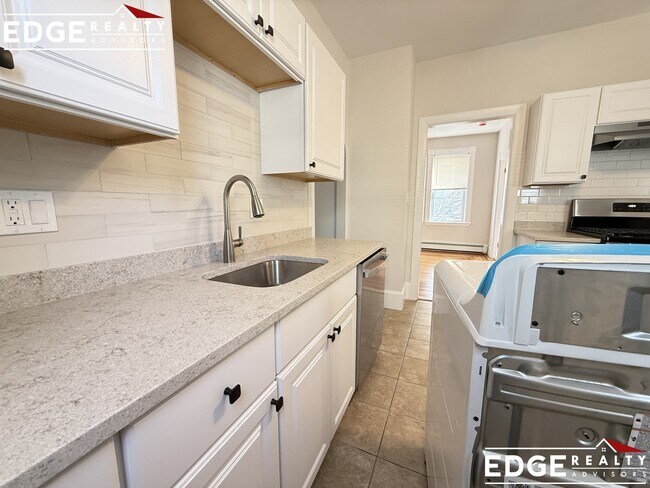 Building Photo - 49 Gardena St Unit 2