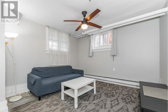 Photo - 721 Cooper St Unité B