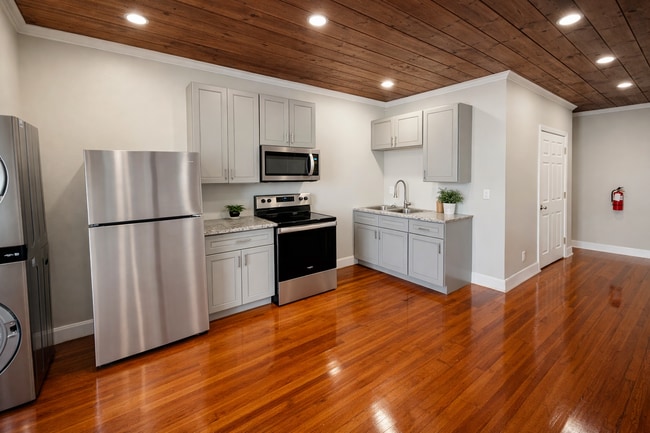 Photo - 2115 Broadway Avenue J Unit 3